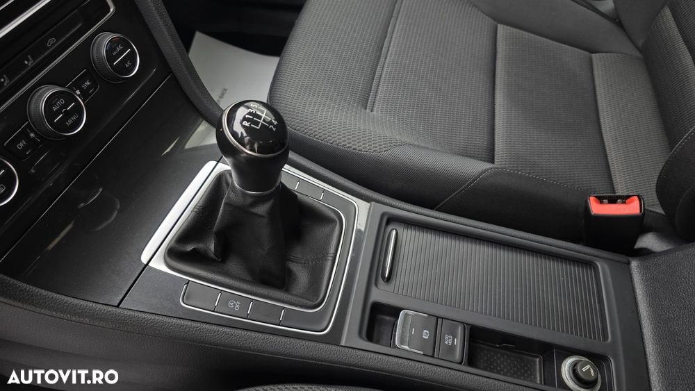 Volkswagen Golf 1.6 TDI Comfortline - 17
