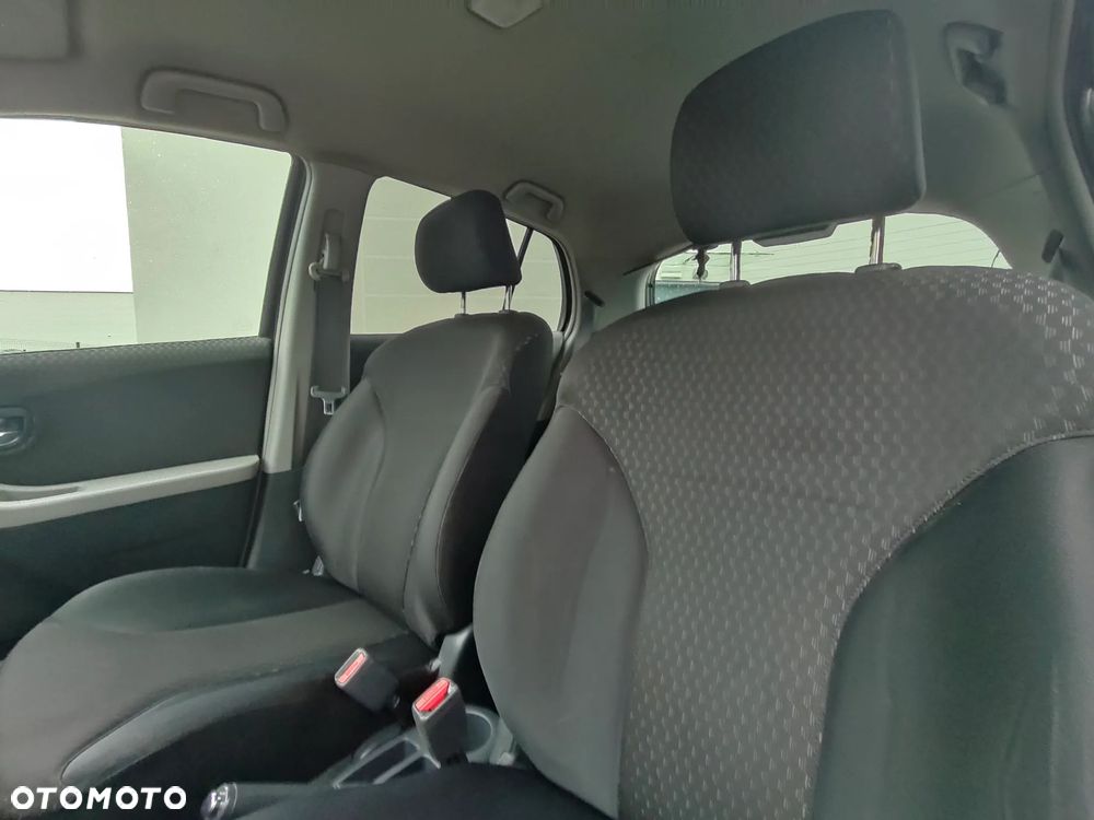 Toyota Yaris - 24