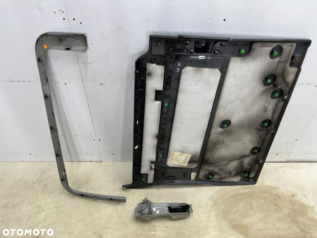 Tapicerka Mercedes Vito Viano W639 03-14r. PRAWY boczek drzwi przesuwnych prawych z klamką - 12