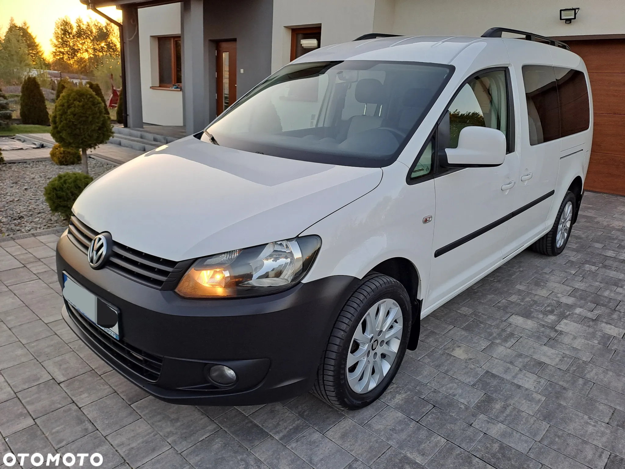 Volkswagen Caddy Maxi 2.0 TDI Comfortline 4Motion - 2