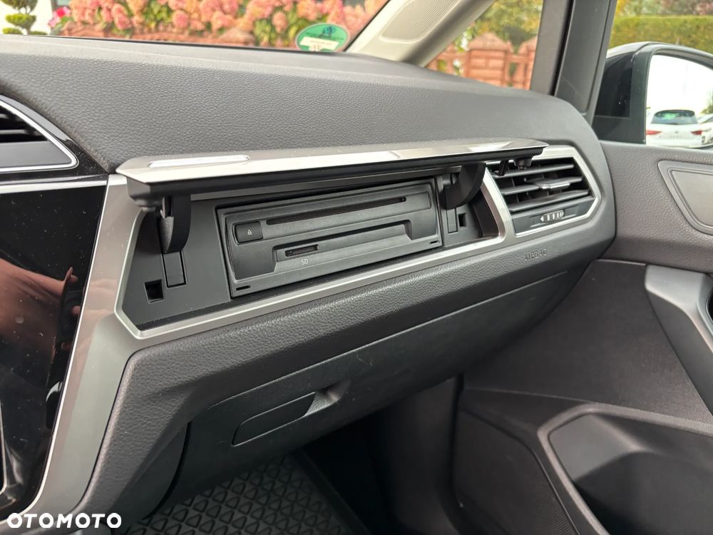 Volkswagen Touran - 16