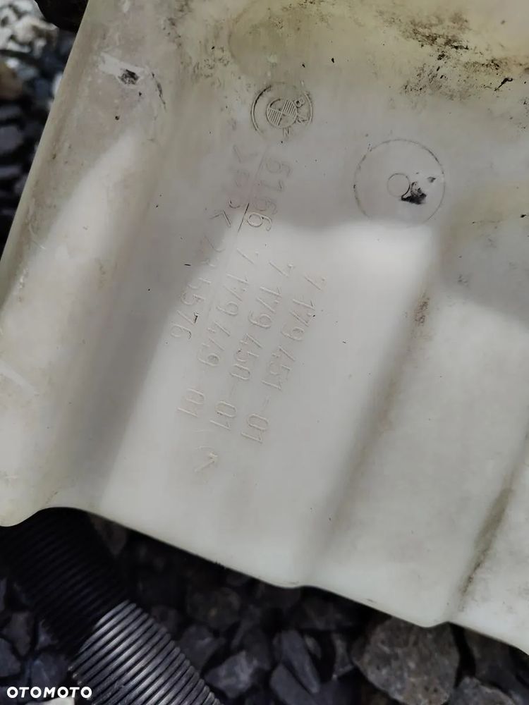 BMW E60 E61 ZBIORNICZEK Spryskiwaczy 3 Pompki Xenon Zbiornik - 5