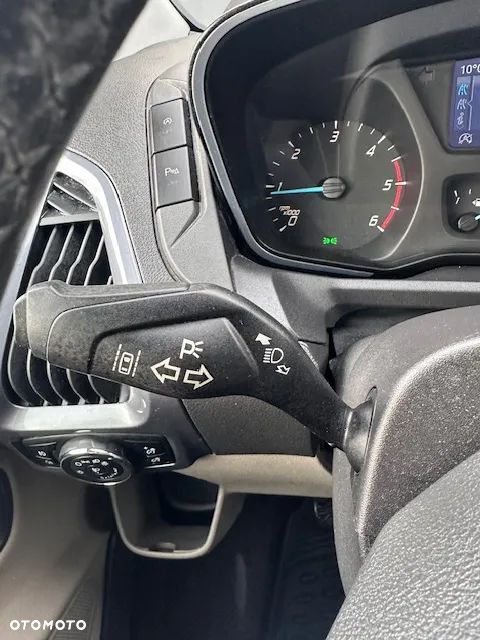 Ford Tourneo Custom - 12