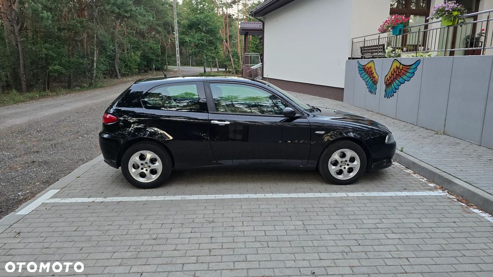 Alfa Romeo 147 1.9 JTD 16V M-Jet Distinctive - 3