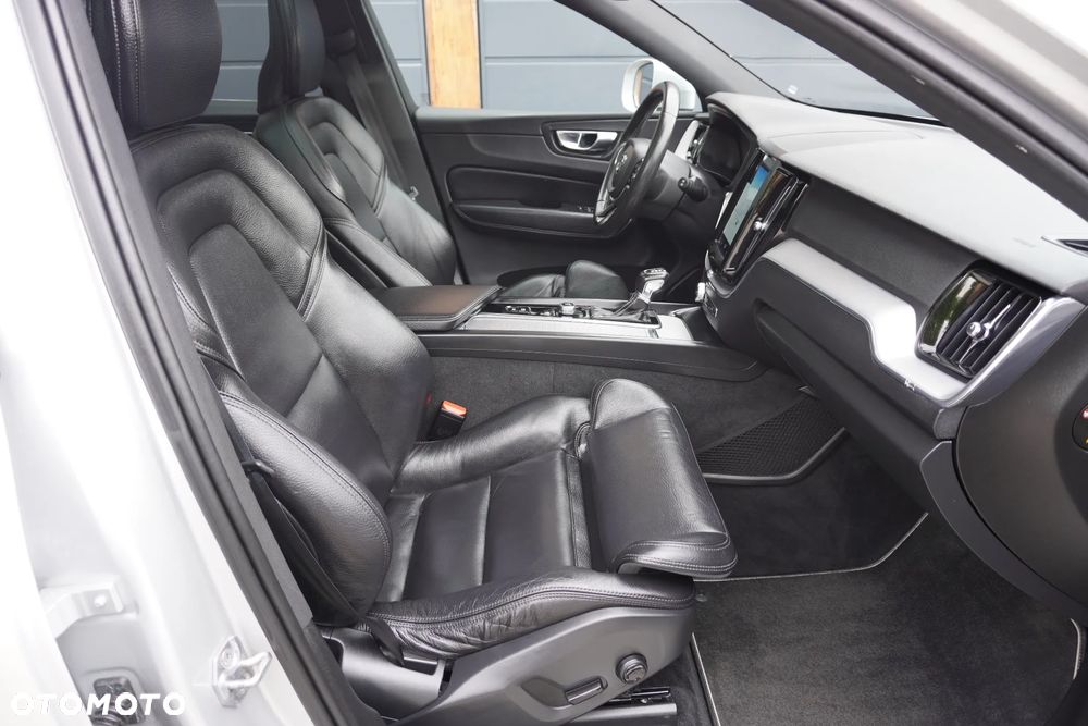 Volvo XC 60 T5 AWD Geartronic RDesign - 20