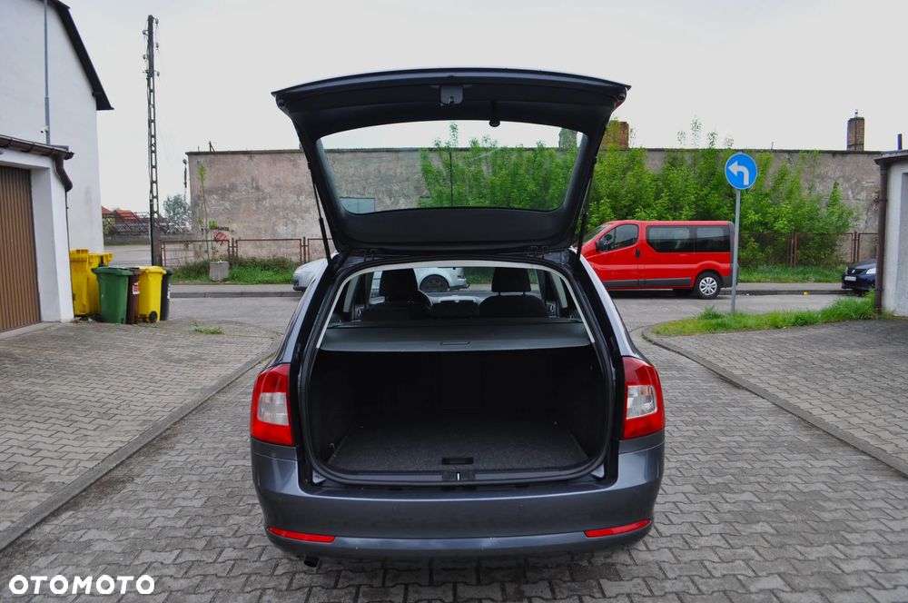 Skoda Octavia 1.6 Combi Selection - 9
