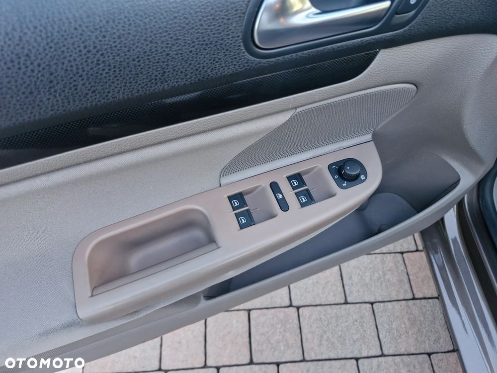 Volkswagen Golf 2.0 TDI DPF Comfortline - 19