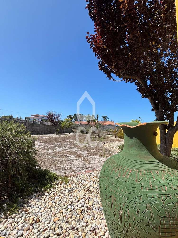 Moradia de quatro assoalhadas inserida em terreno com 500 m2, cave par - Grande imagem: 2/24