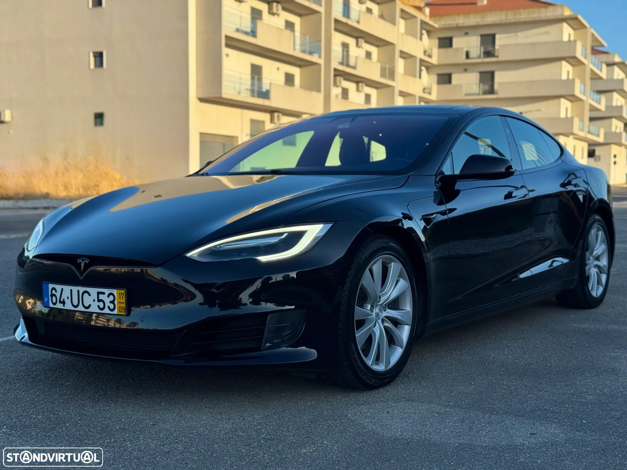 Tesla Model S - 5