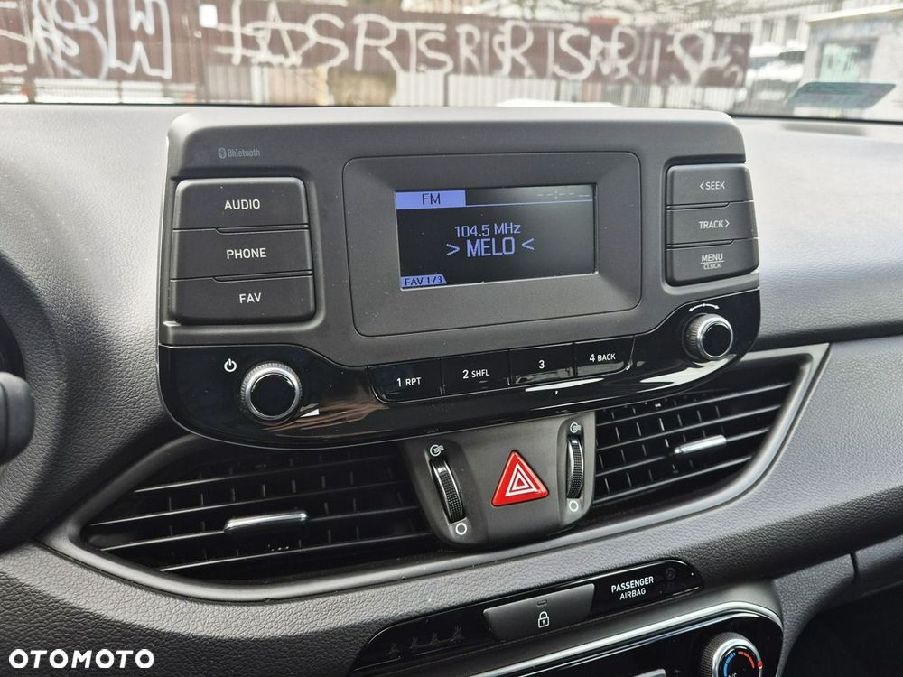 Hyundai i30 1.5 DPI Classic + - 31