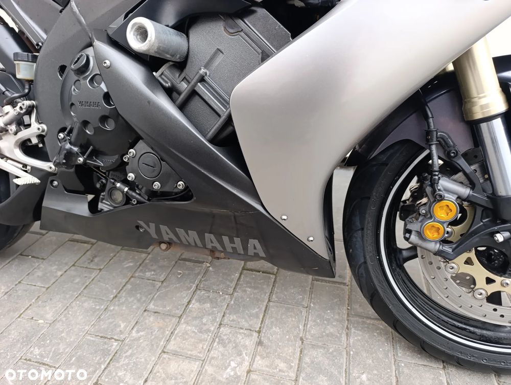 Yamaha R1 - 28