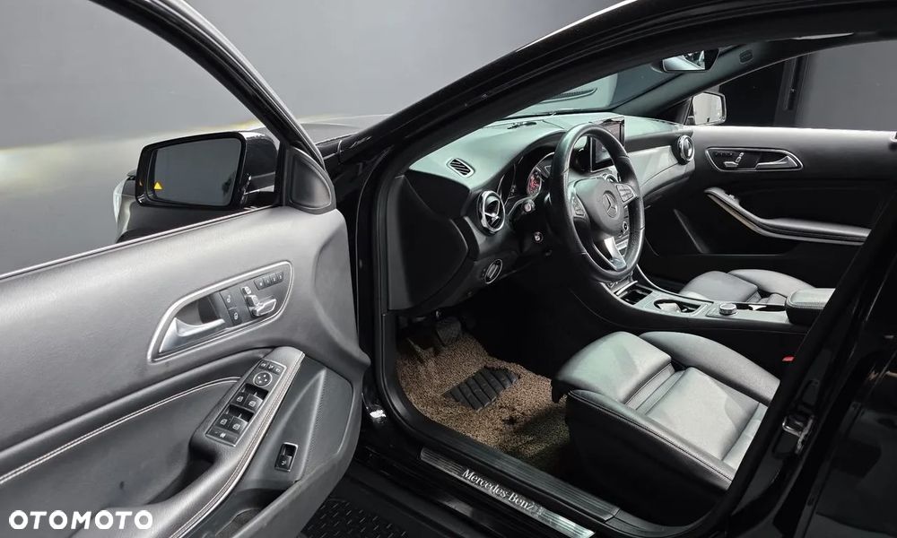 Mercedes-Benz GLA - 8