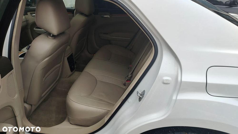 Chrysler 300C - 15