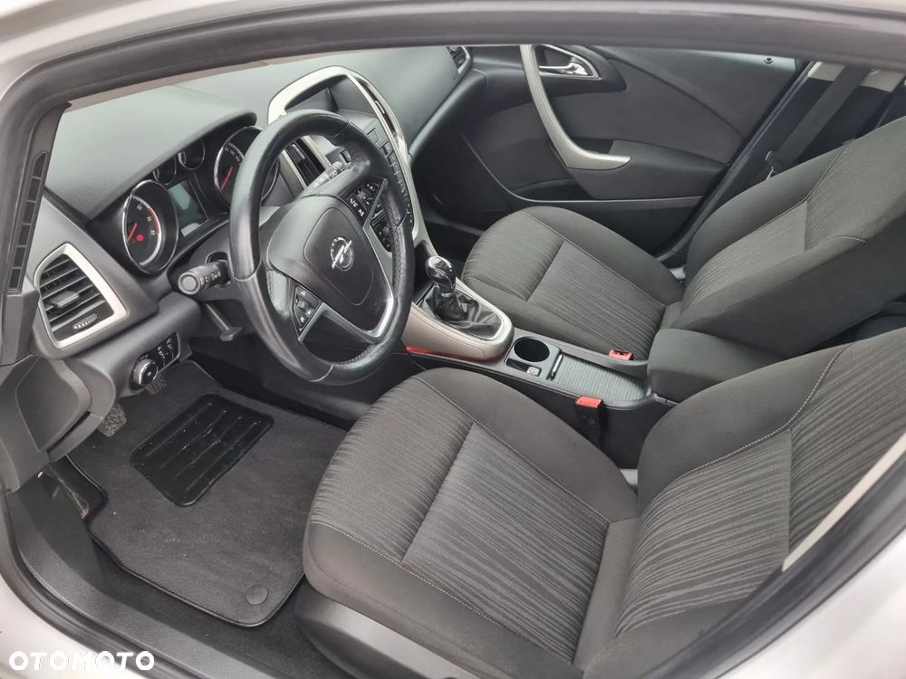 Opel Astra 1.4 Turbo 150 Jahre - 7