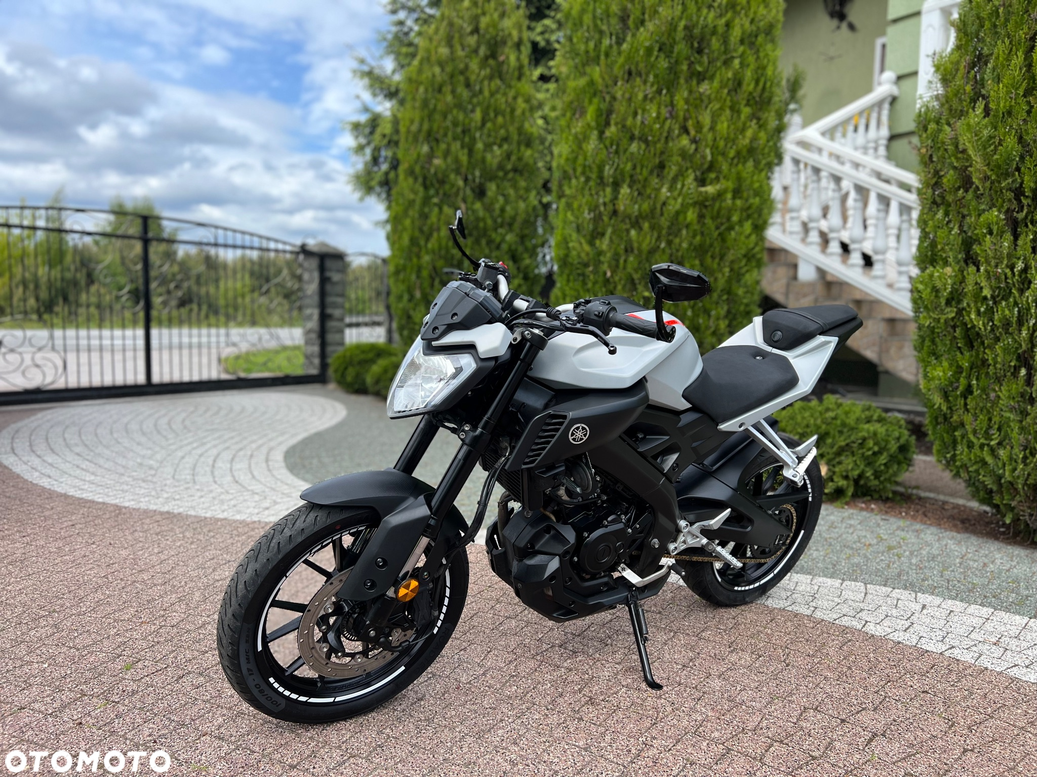 Yamaha MT - 27