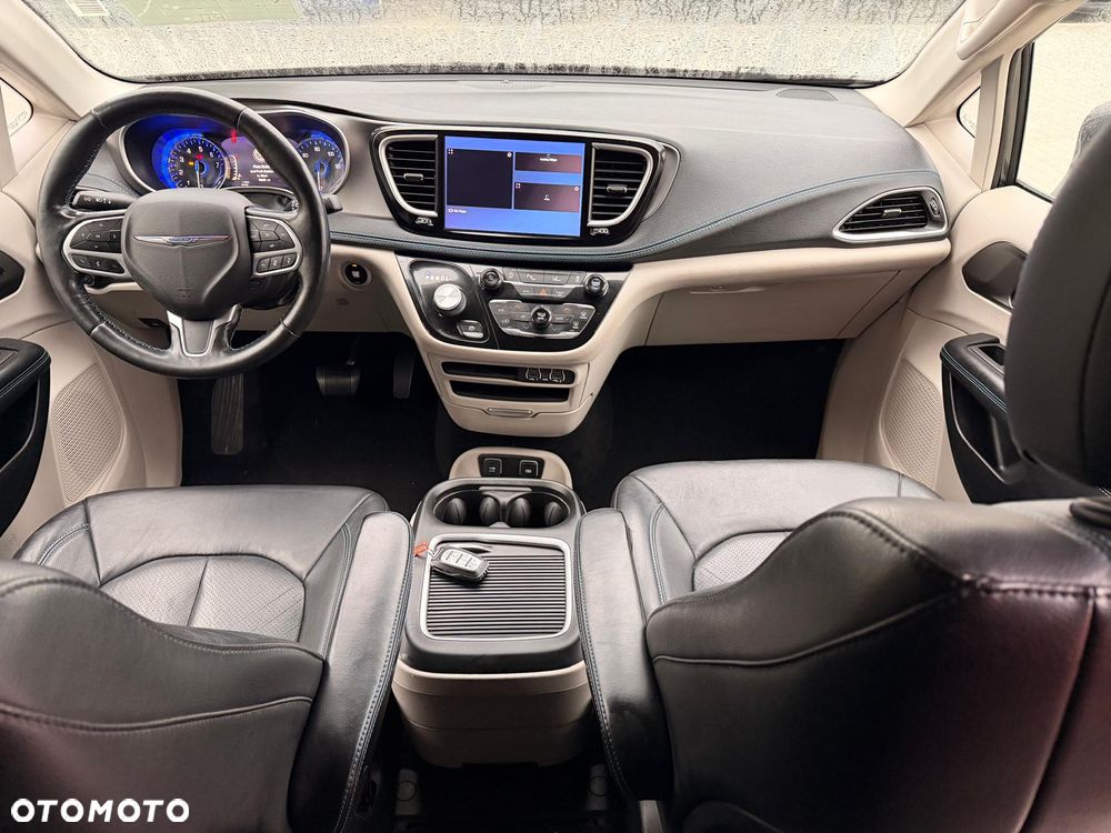 Chrysler Pacifica - 17