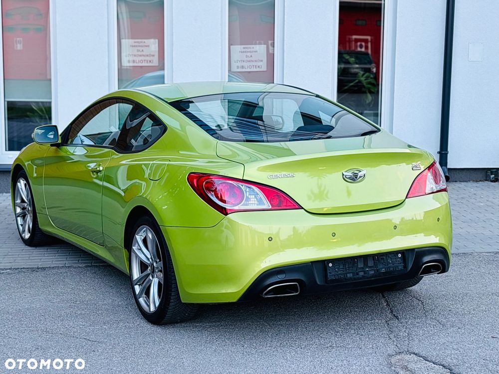Hyundai Genesis Coupe 2.0 T - 11