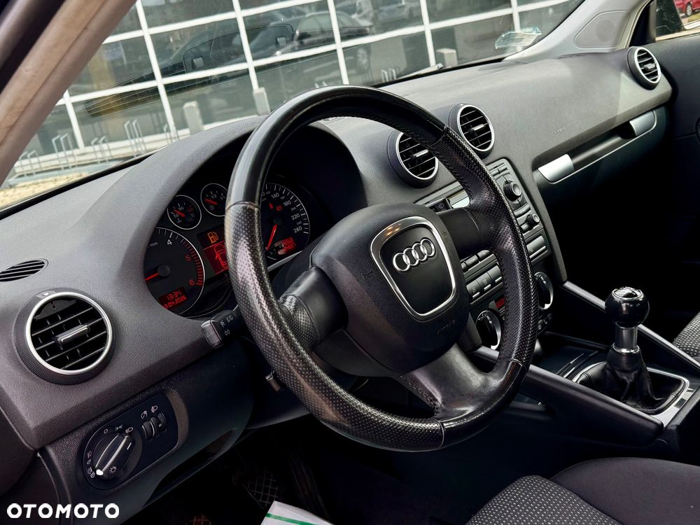 Audi A3 Sportback 2.0 TDI Ambiente - 19