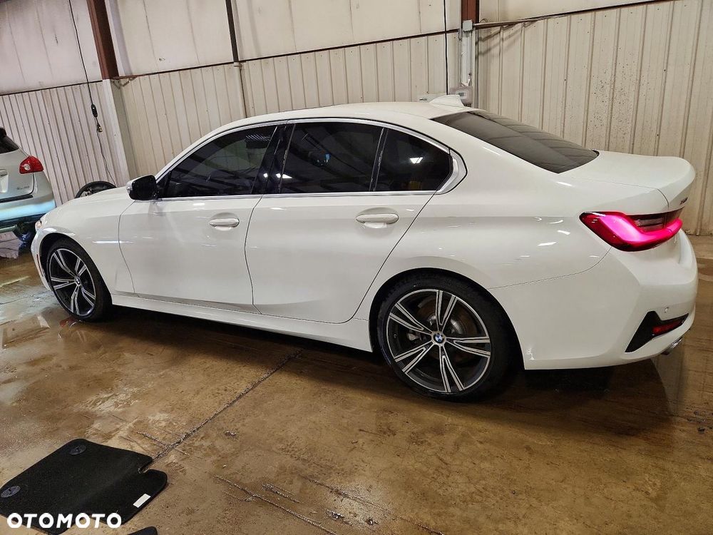 BMW Seria 3 330i Sport Line - 3