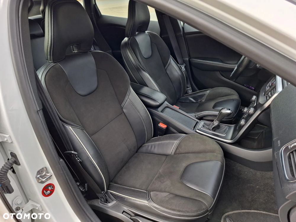 Volvo V40 D3 R-Design Momentum - 27