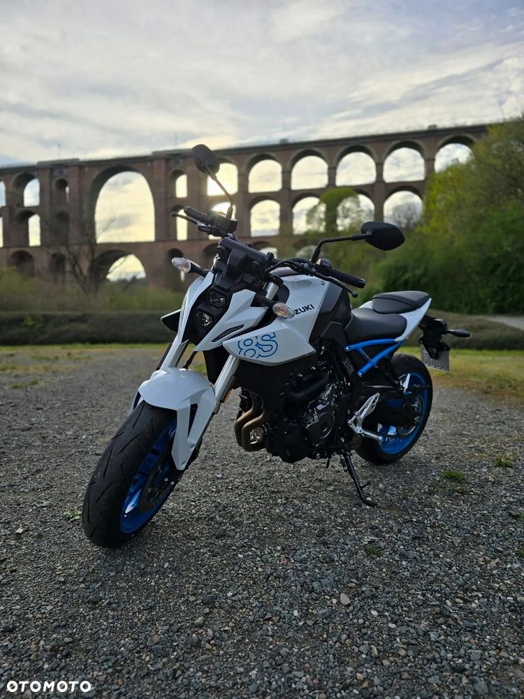 Suzuki GSX - 35