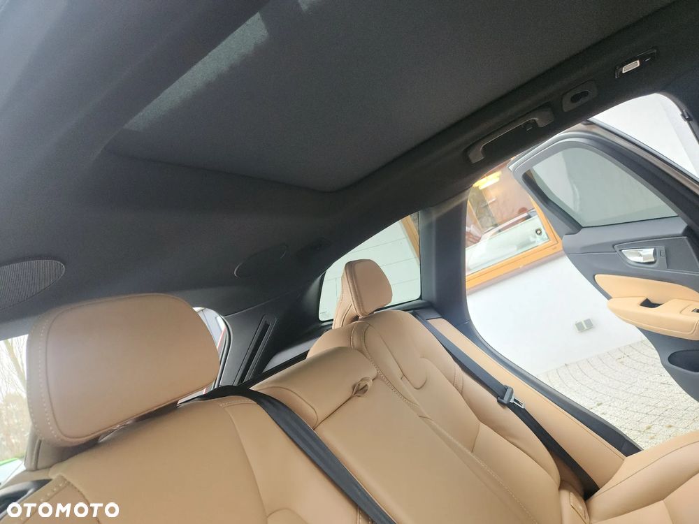 Volvo XC 60 B4 D AWD Ultimate Dark - 22