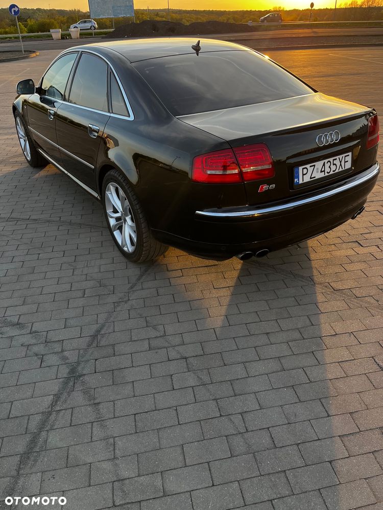 Audi S8 - 10