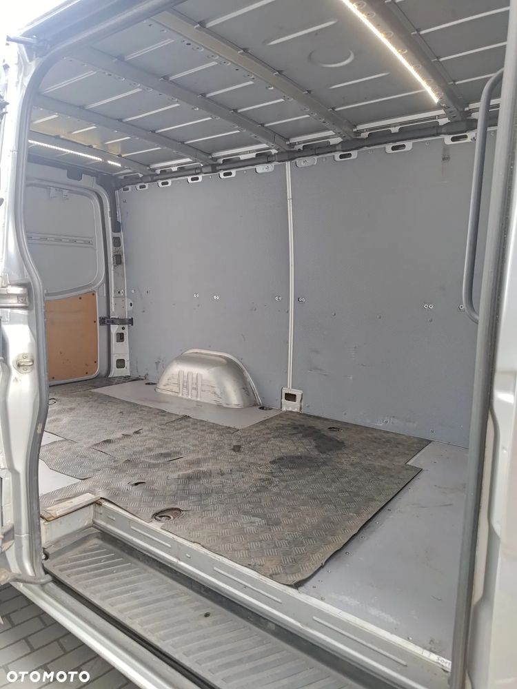 Mercedes-Benz Sprinter - 20