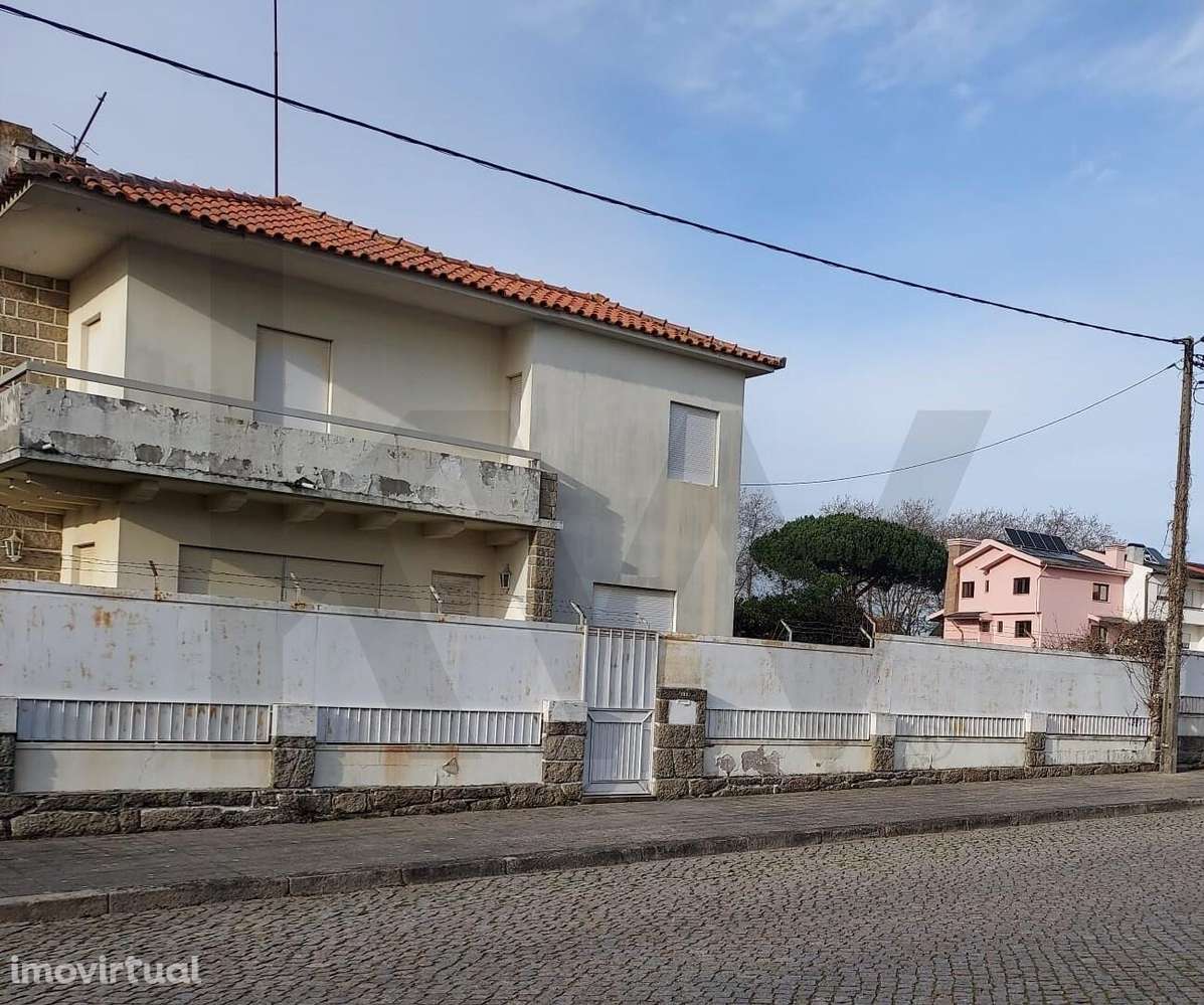 Moradia de 4 frentes para restaurar em um lote de 900 m2 - Grande imagem: 2/31