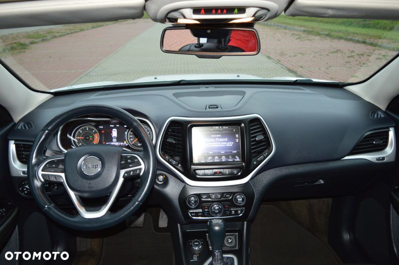 Jeep Cherokee - 16