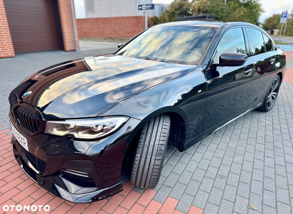 BMW Seria 3 2022 photo 2