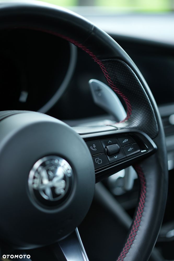 Alfa Romeo Giulia 2.0 Turbo Competizione Q4 - 13