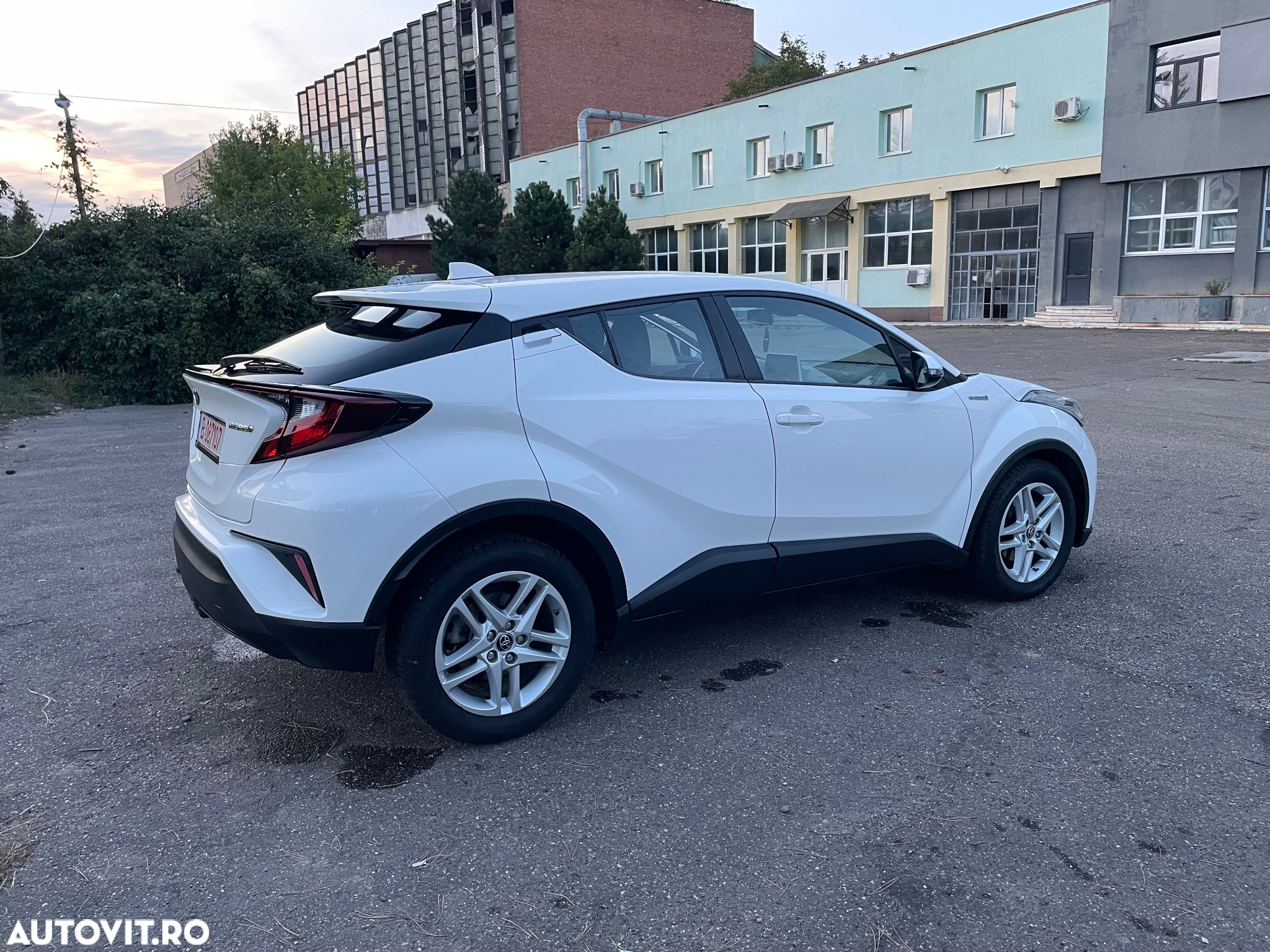 Toyota C-HR Hybrid Business-Edition - 14