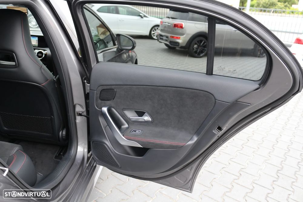 Mercedes-Benz A 250 e 8G-DCT AMG Line - 23