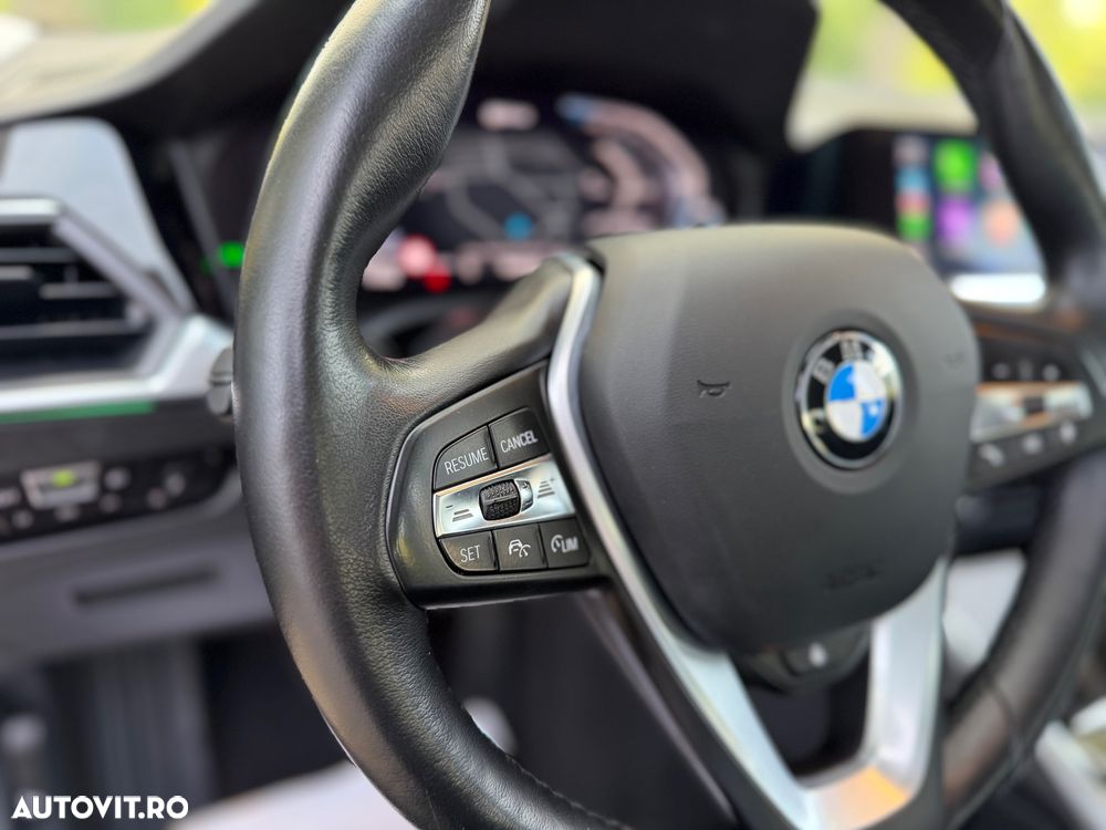 BMW Seria 3 330e Aut. Sport Line - 23