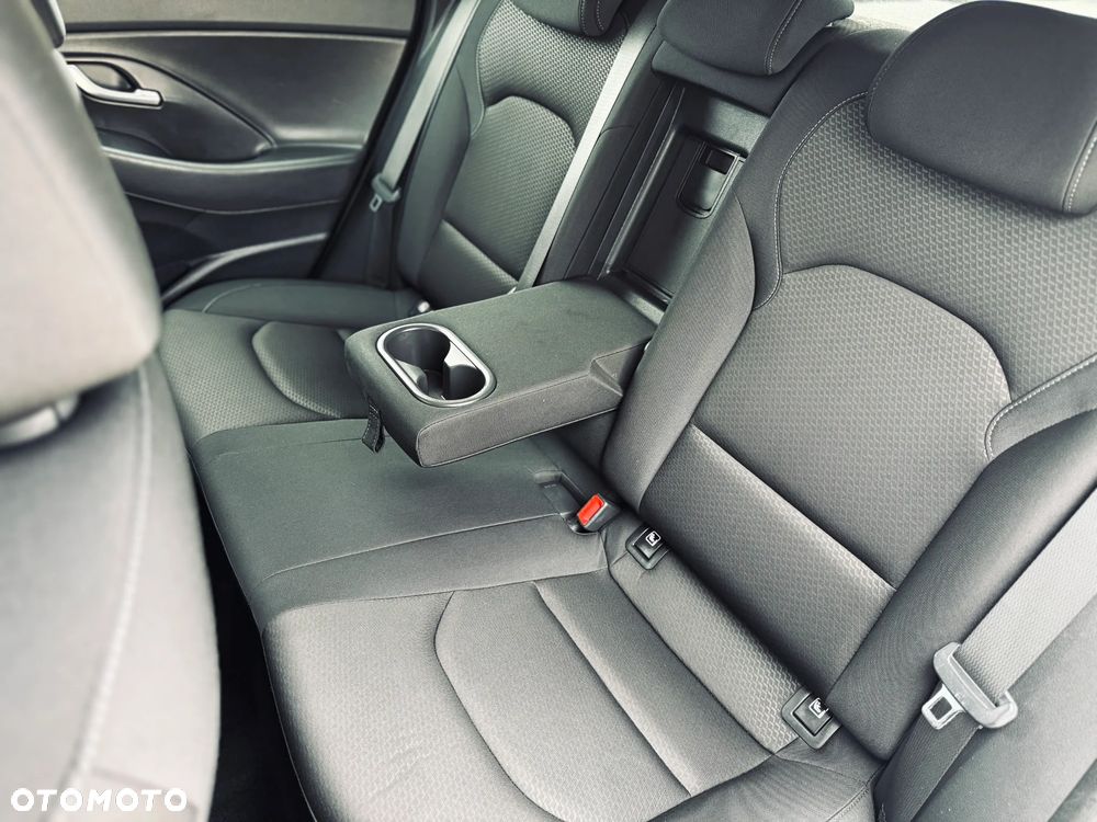 Hyundai i30 1.6 CRDi BlueDrive Premium DCT - 16