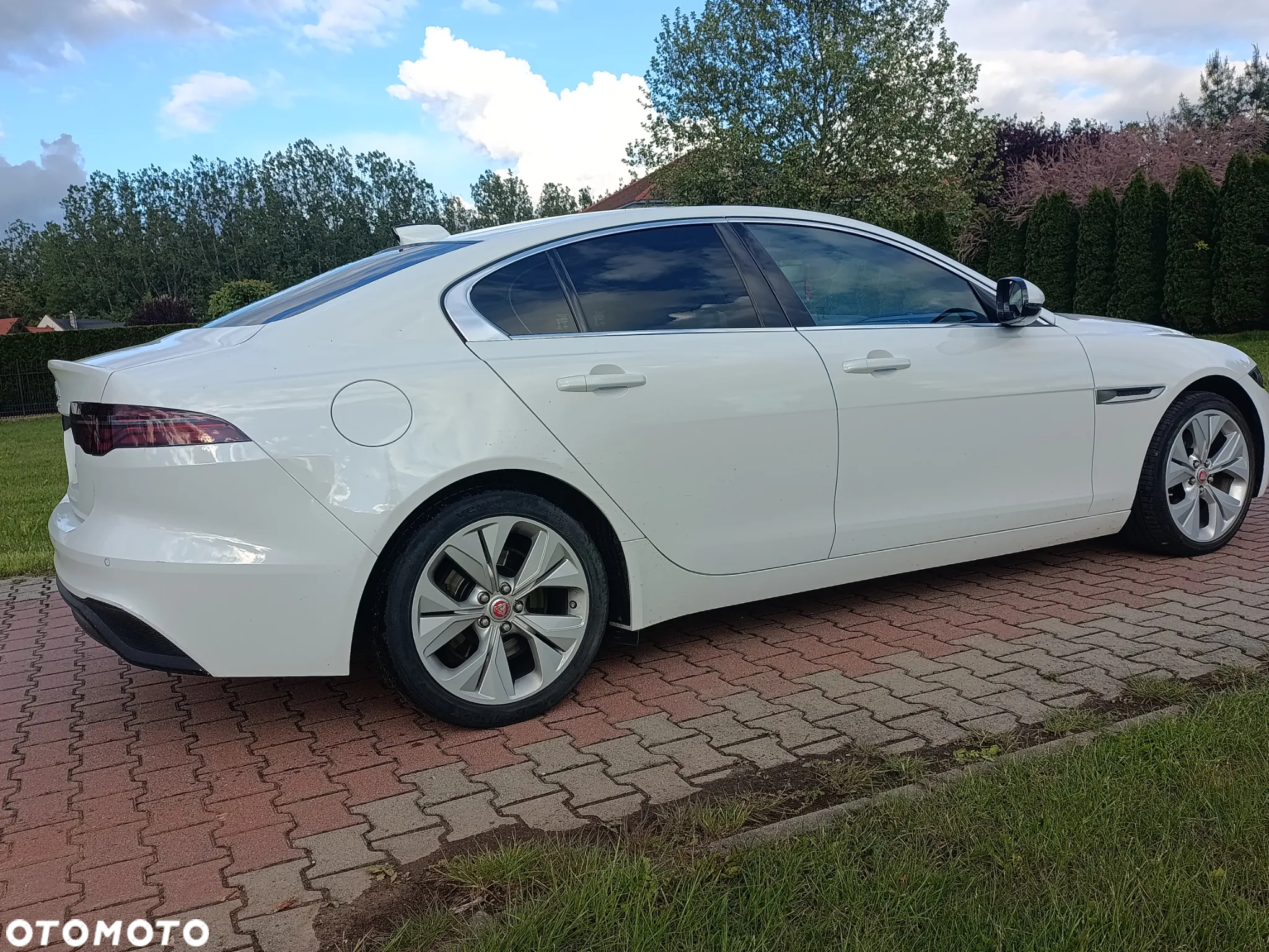 Jaguar XE 2.0 D AWD Prestige - 7