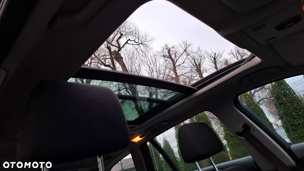 BMW Seria 3 320i Touring - 9