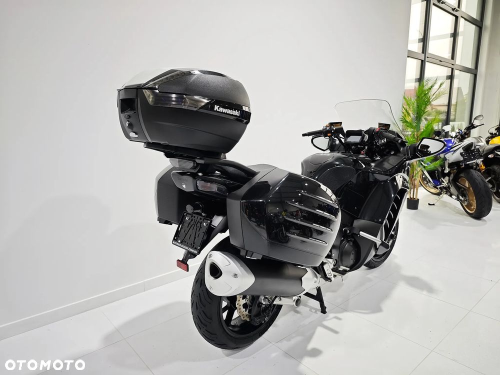 Kawasaki GTR - 9