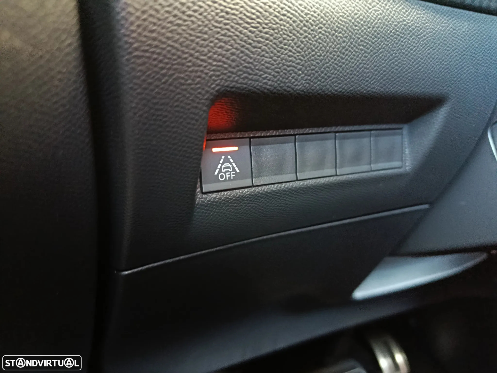Peugeot 2008 PureTech 130 EAT8 GT - 13