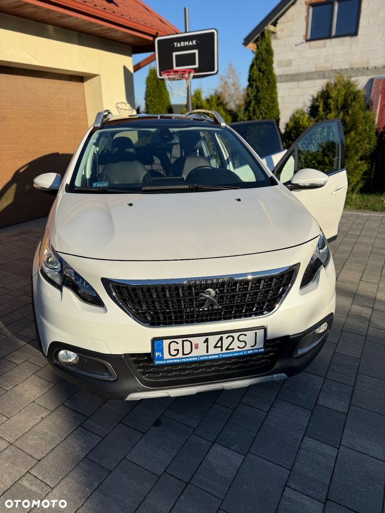 Peugeot 2008 1.2 Pure Tech GPF Signature S&S - 6