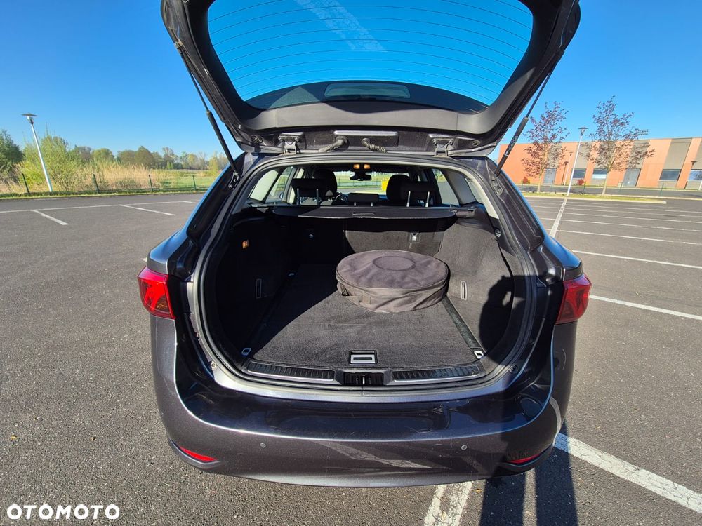 Toyota Avensis 1.6 Active - 9