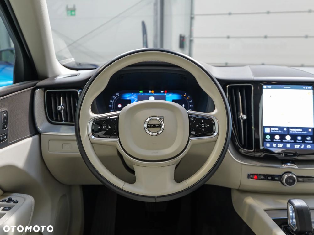 Volvo XC 60 B4 D AWD Plus Dark - 23