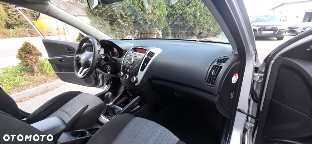 Kia Ceed 1.4 CVVT Dream-Team Edition - 33