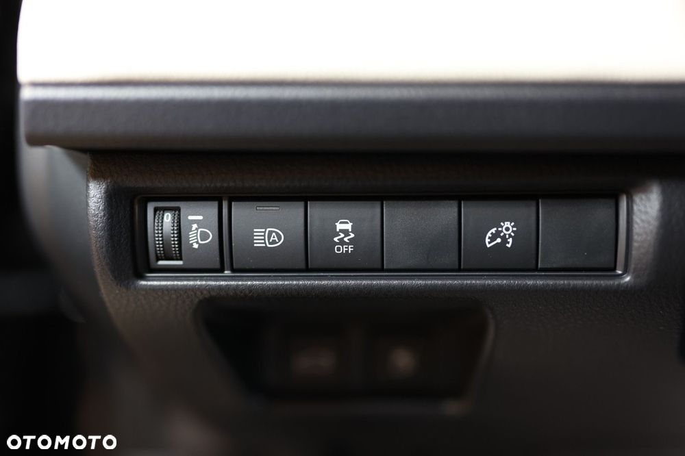 Toyota Camry - 28