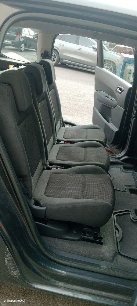 Peugeot 5008 - 11