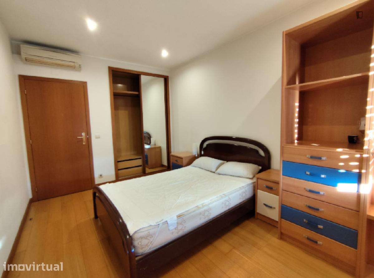 Quarto - localizado em Sé de Braga e São Lázaro Braga - Grande imagem: 2/4
