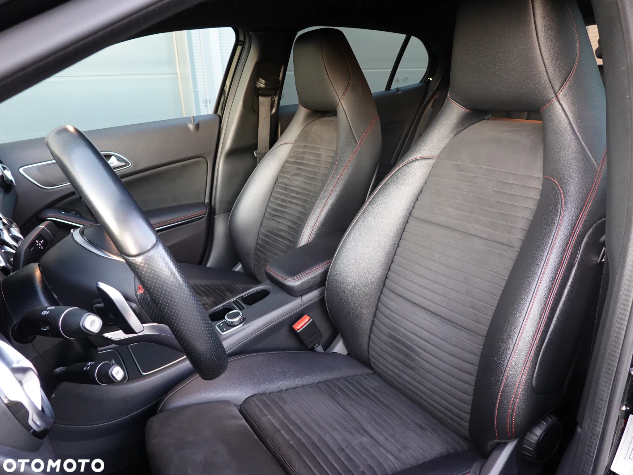 Mercedes-Benz GLA 200 7G-DCT AMG Line - 13