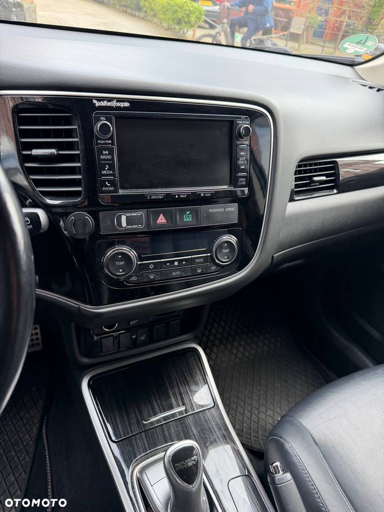Mitsubishi Outlander Instyle NAVI + - 10