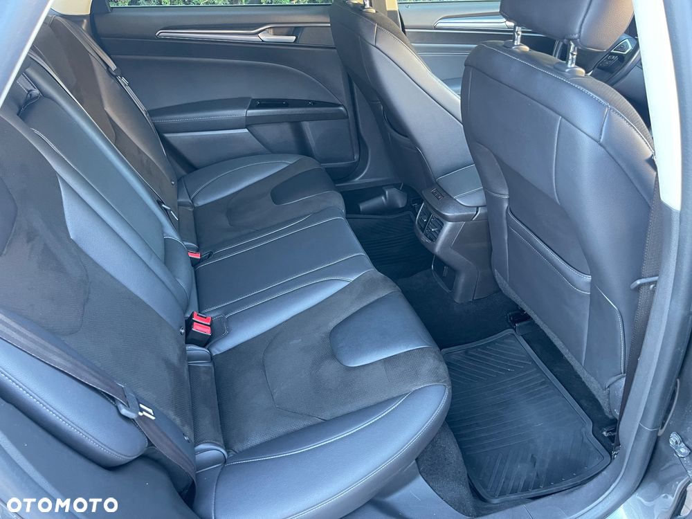 Ford Mondeo 2.0 Hybrid Titanium - 17